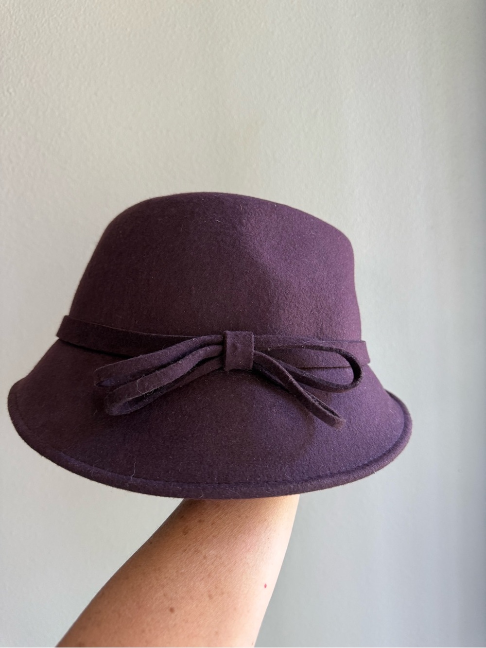 Wool Cloche Hat Bow Accent Wide Brim Vintage One Size Purple Plum Academia MCM - Picture 10 of 12